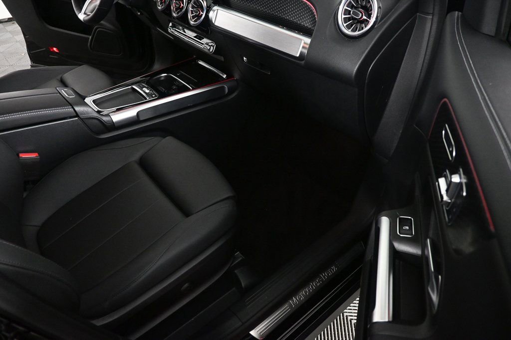 Used 2025 Mercedes-Benz GLB 250 image 22