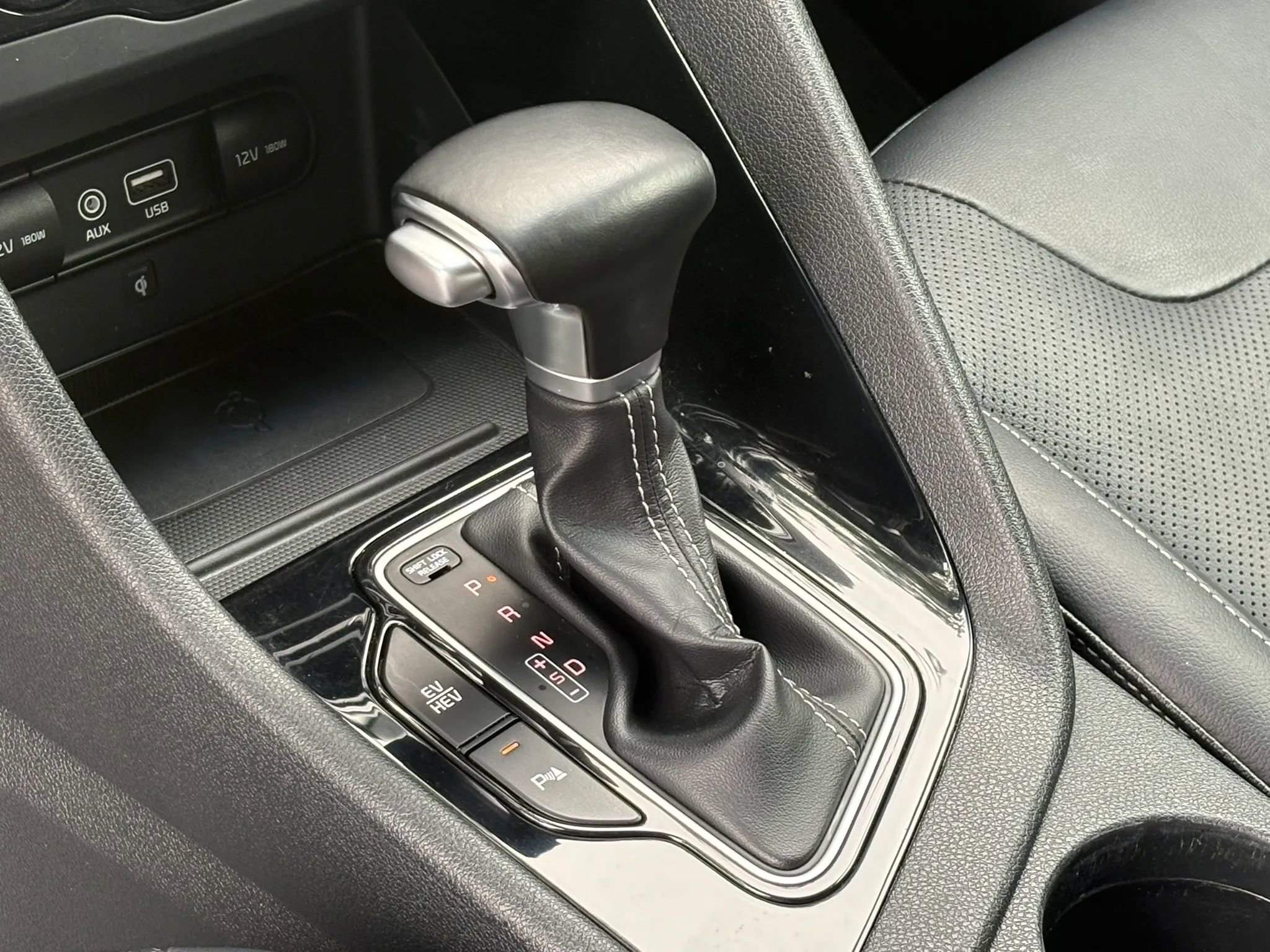 Used 2018 Kia Niro EX Premium image 14