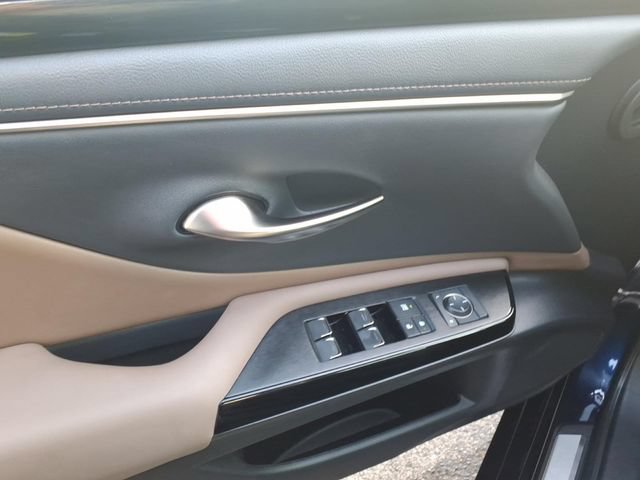 Used 2023 Lexus ES 350 w/ Accessory Package (Z2) FWD image 12