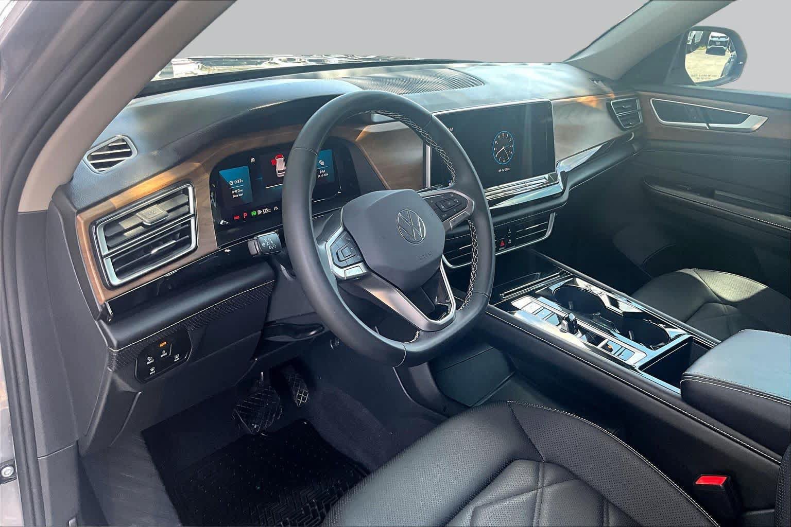 Used 2024 Volkswagen Atlas SE FWD image 18