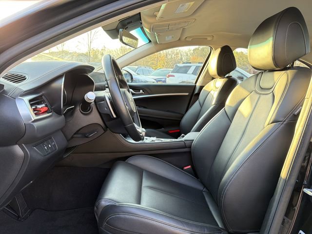 Used 2025 Genesis G70 2.5T image 11