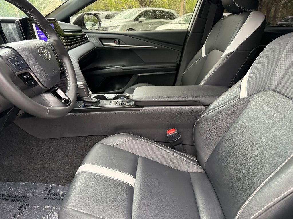 Used 2025 Toyota Camry SE FWD image 19