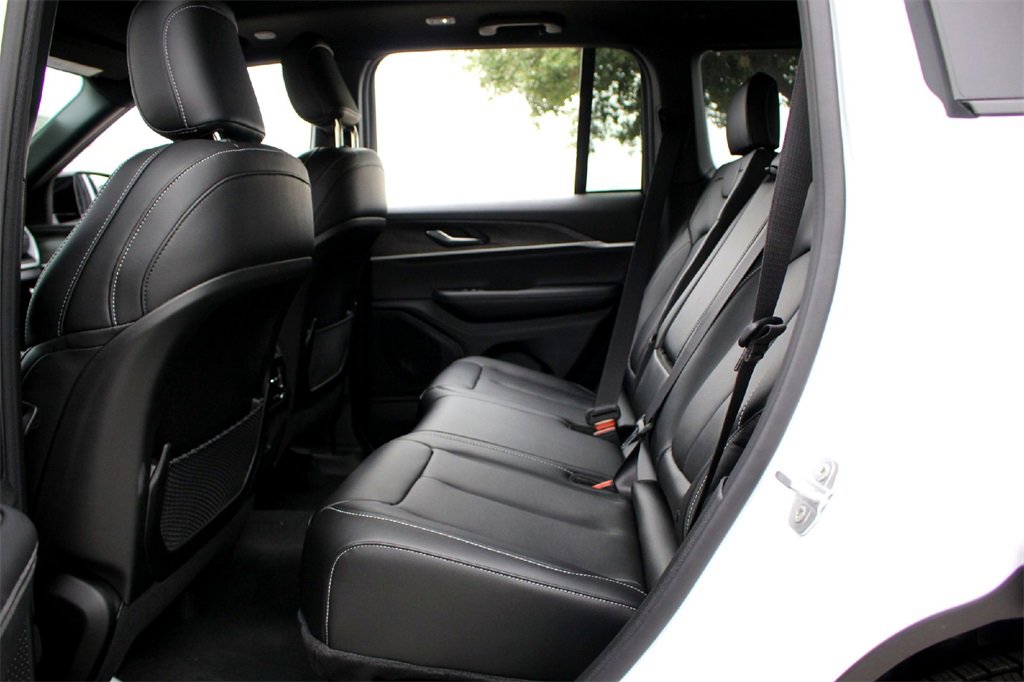 New 2025 Jeep Grand Cherokee Limited w/ MOPAR Finishing Package image 17