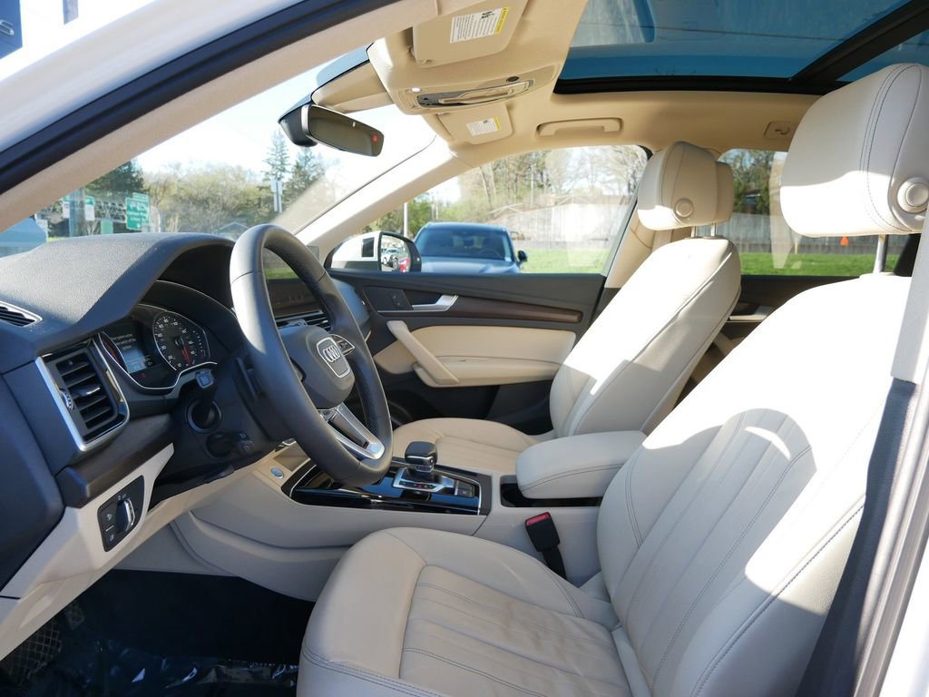 Used 2023 Audi Q5 2.0T Premium w/ Convenience Package AWD/4WD image 9