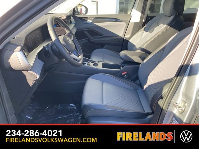 New 2025 Volkswagen Tiguan SE image 26