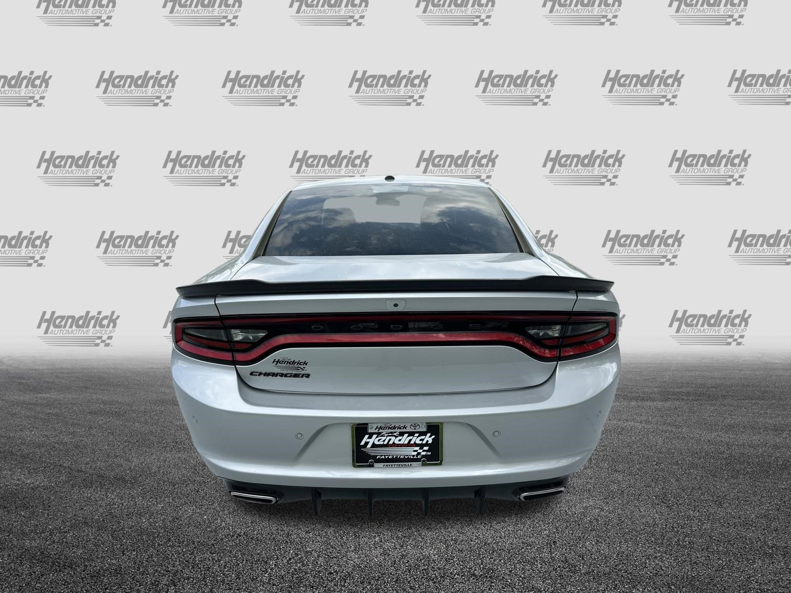 Used 2022 Dodge Charger SXT w/ Blacktop Package image 9