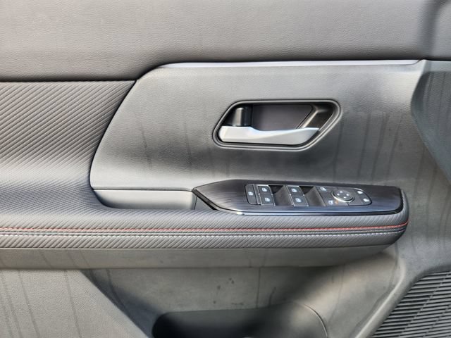 New 2025 Nissan Kicks SR w/ Illumination Package FWD image 17