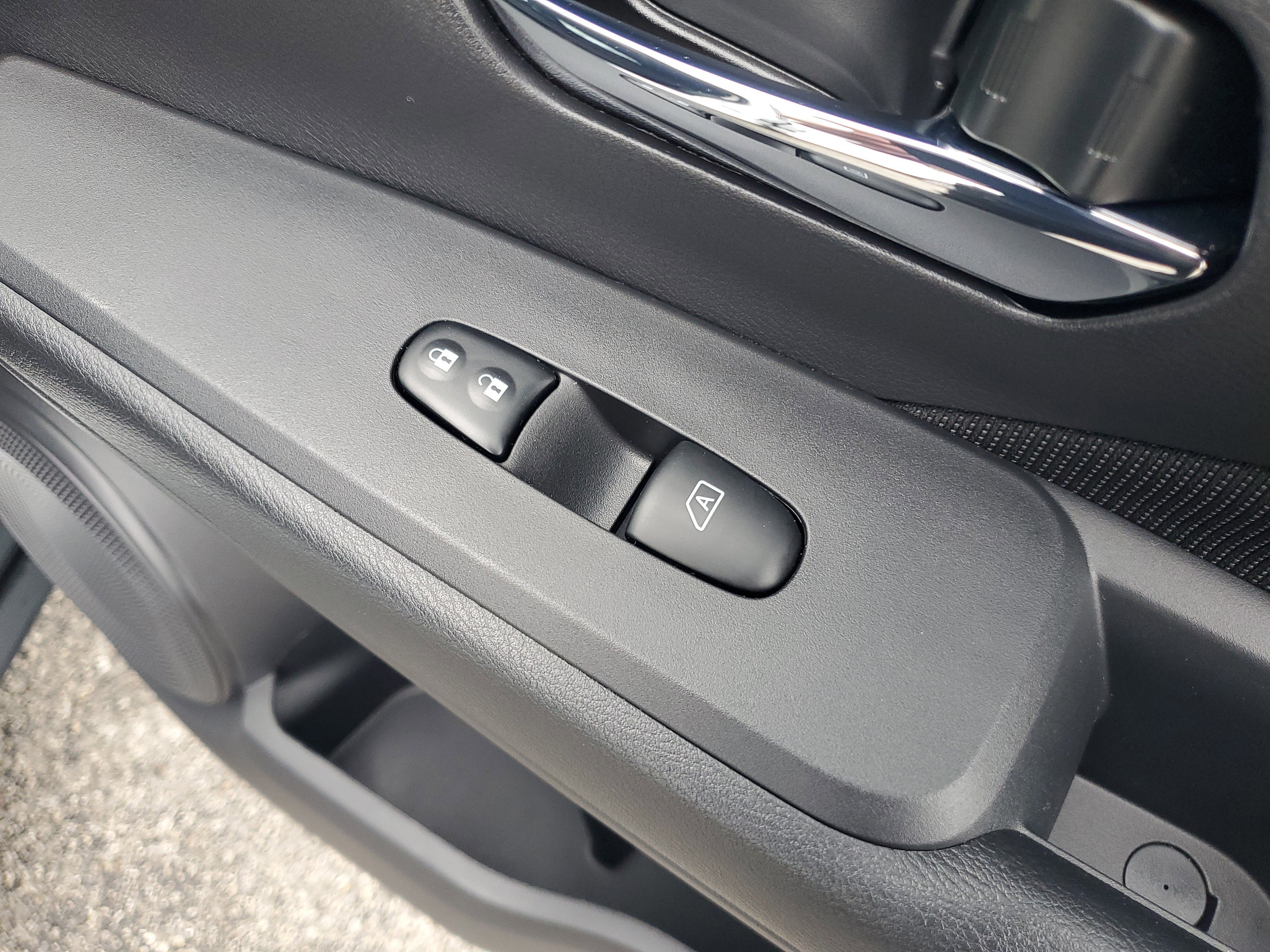 Used 2021 Nissan Kicks SV image 11