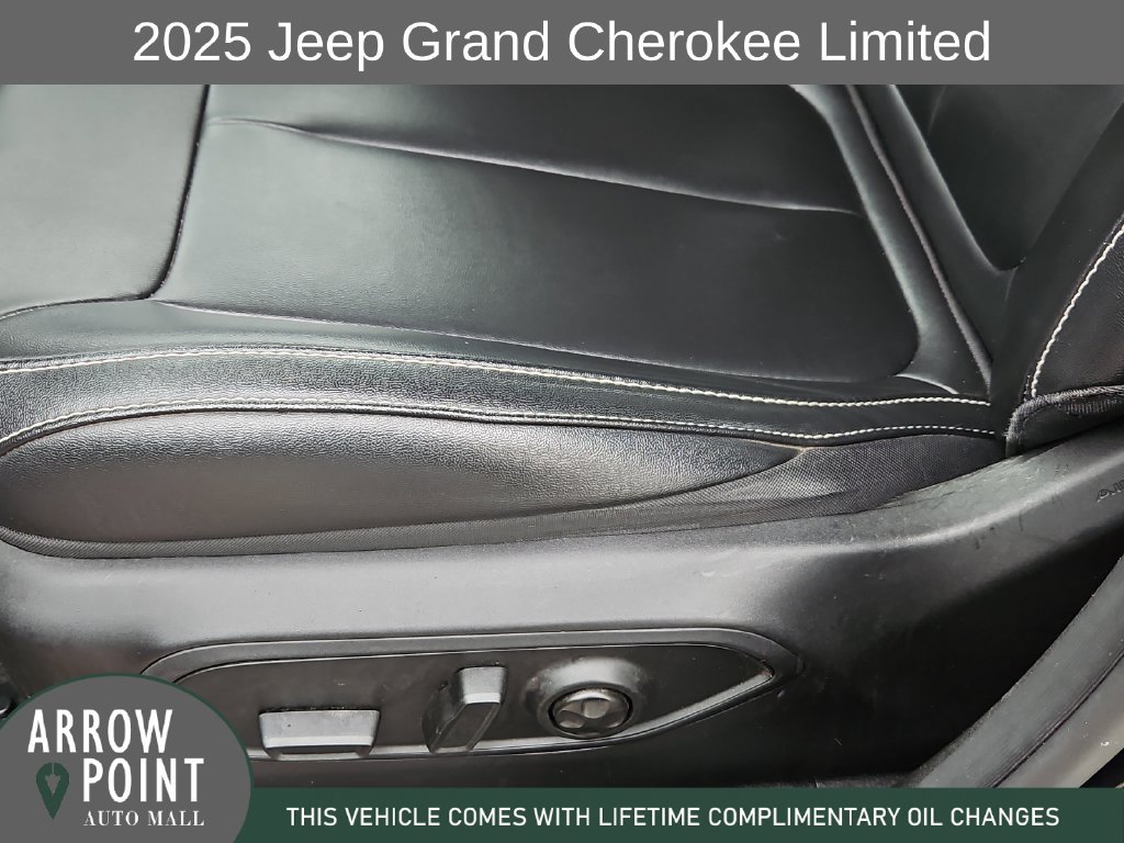 Used 2025 Jeep Grand Cherokee Limited AWD/4WD image 23