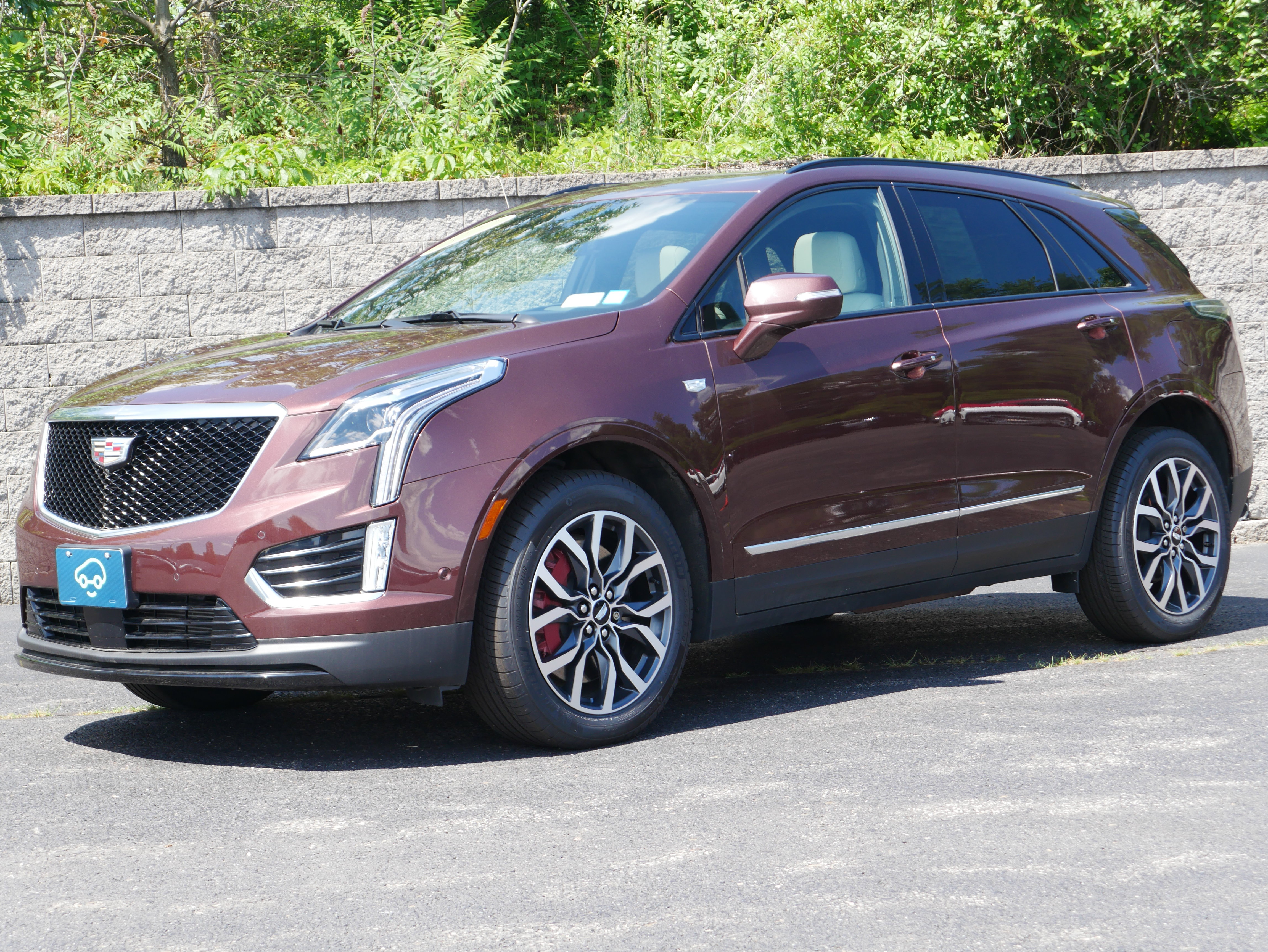Certified 2022 Cadillac XT5 Sportv w/ Technology Package AWD/4WD image 1