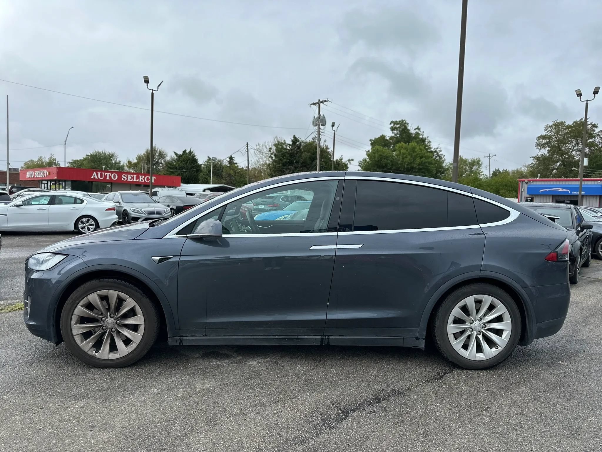 Used 2017 Tesla Model X 75D AWD/4WD image 17
