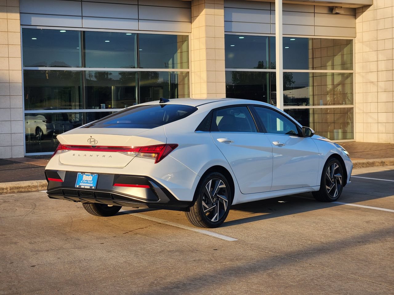 Used 2025 Hyundai Elantra SEL FWD image 5