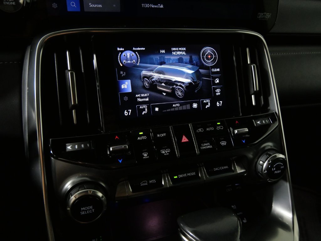 Used 2023 Lexus LX 600 4WD w/ Luxury Package image 31