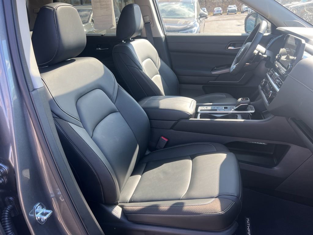Used 2025 Nissan Pathfinder SL w/ SL Premium Package image 24