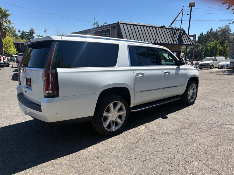 Used 2018 Cadillac Escalade ESV Premium Luxury AWD/4WD image 8