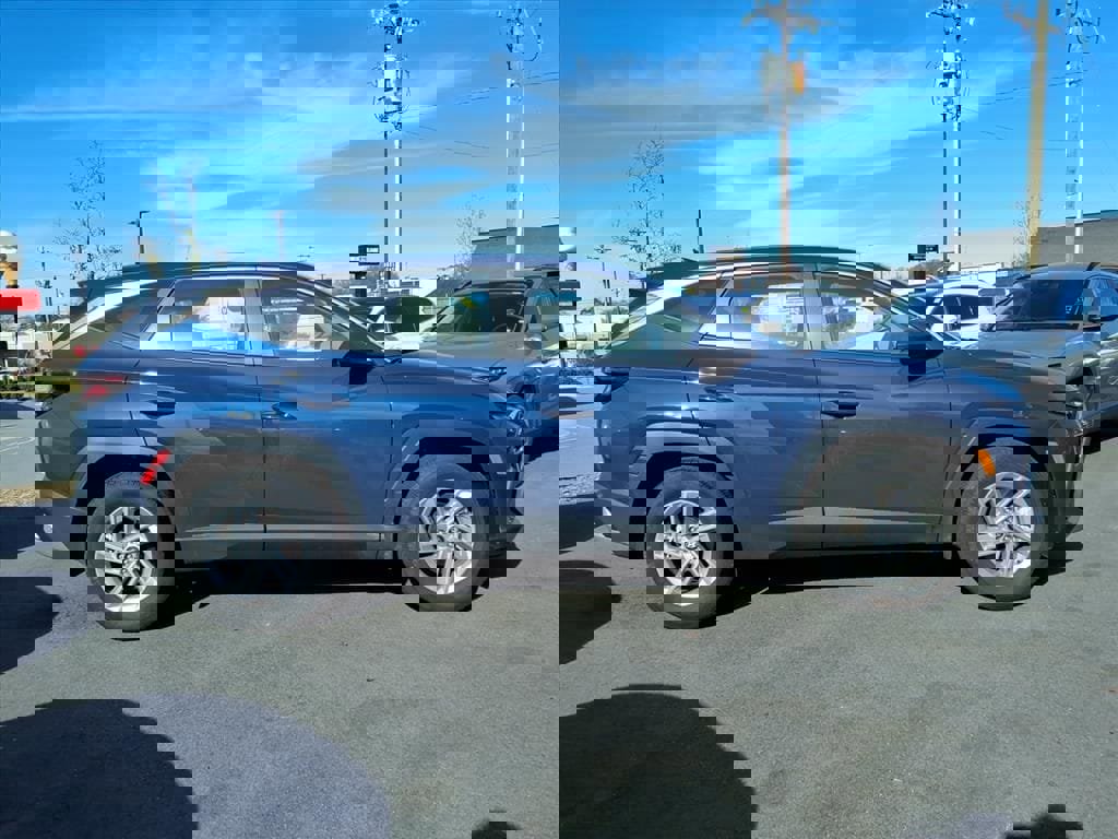 Used 2025 Hyundai Tucson SE image 23