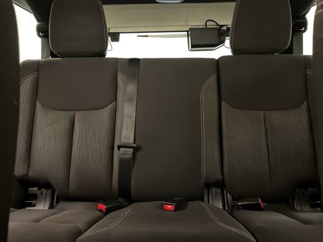 Used 2015 Jeep Wrangler Unlimited Sahara w/ Connectivity Group image 11