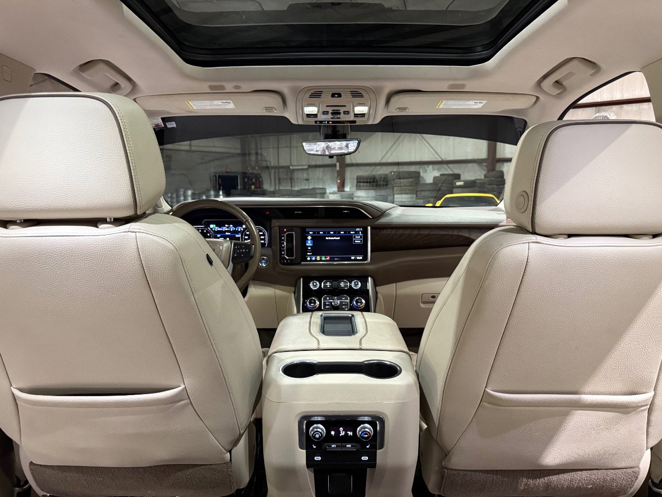 Used 2021 GMC Yukon XL Denali w/ Denali Premium Package image 34