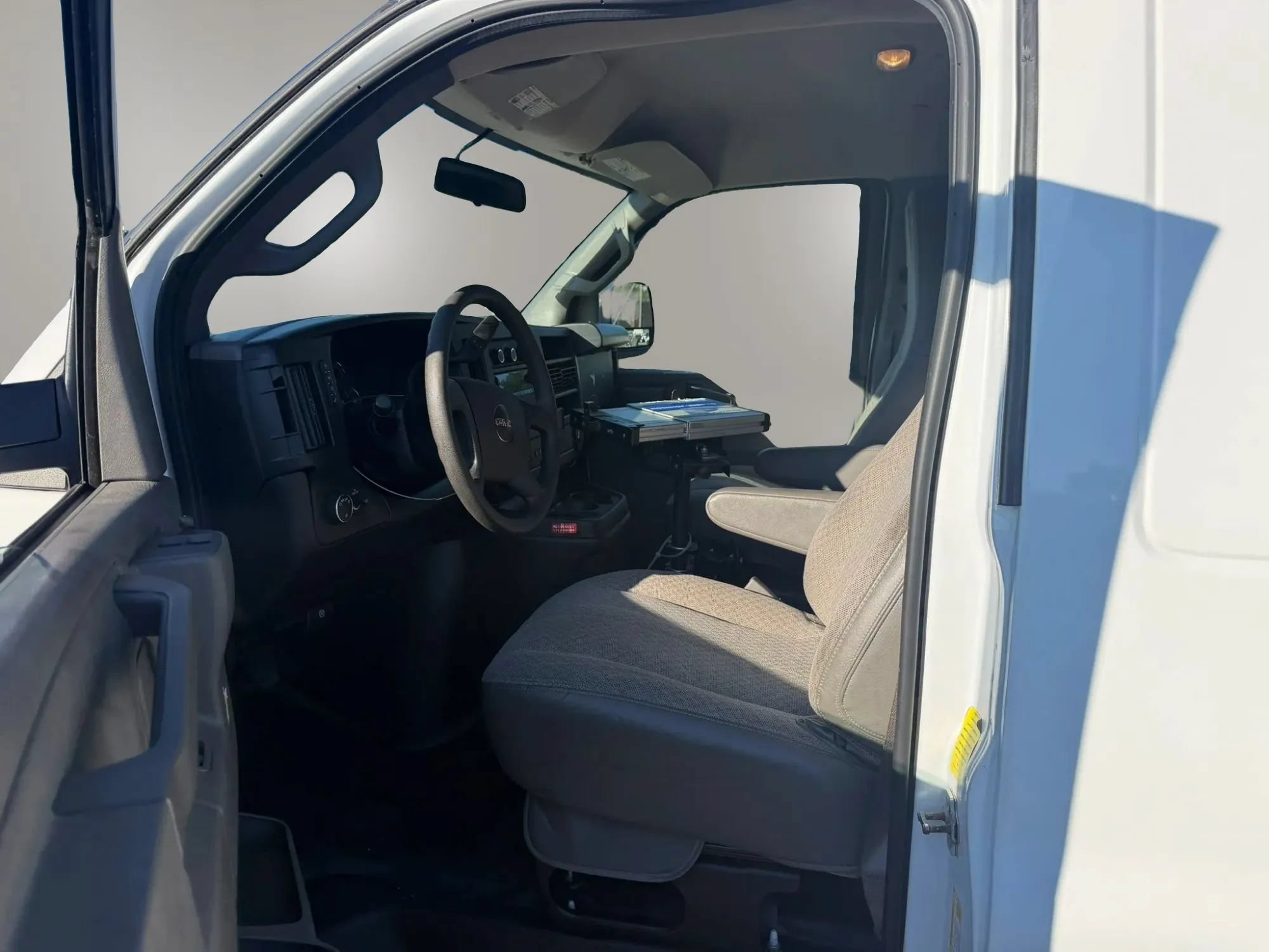 Used 2022 GMC Savana 2500 RWD image 19