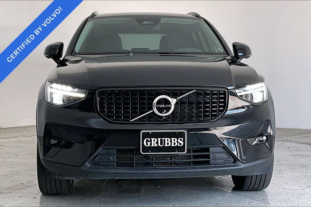 Used 2025 Volvo XC40 B5 Plus AWD/4WD image 3