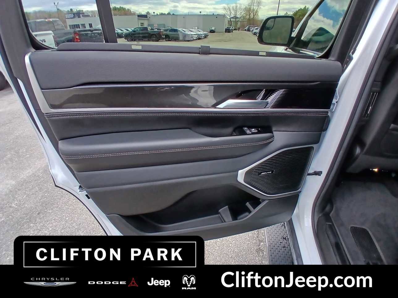 Used 2022 Jeep Wagoneer Series I w/ Convenience Group I AWD/4WD image 12