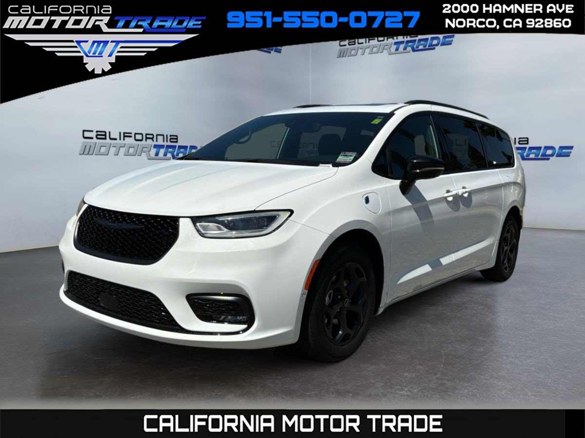 Used 2025 Chrysler Pacifica Premium