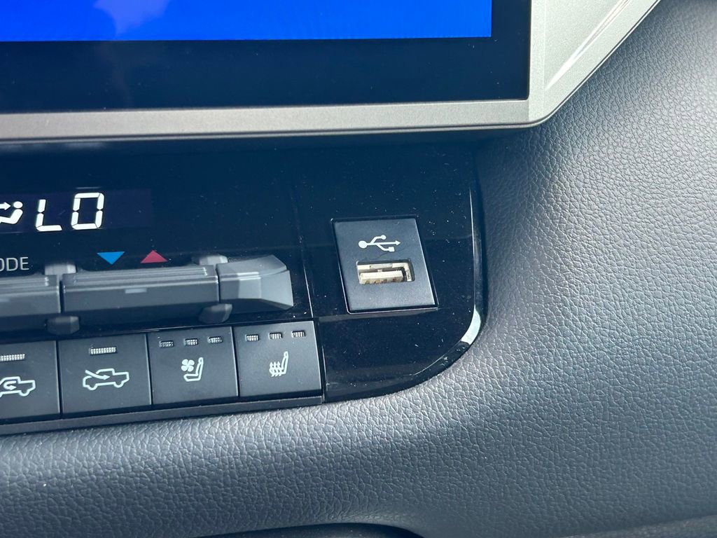 Used 2025 Toyota Tundra Limited image 37