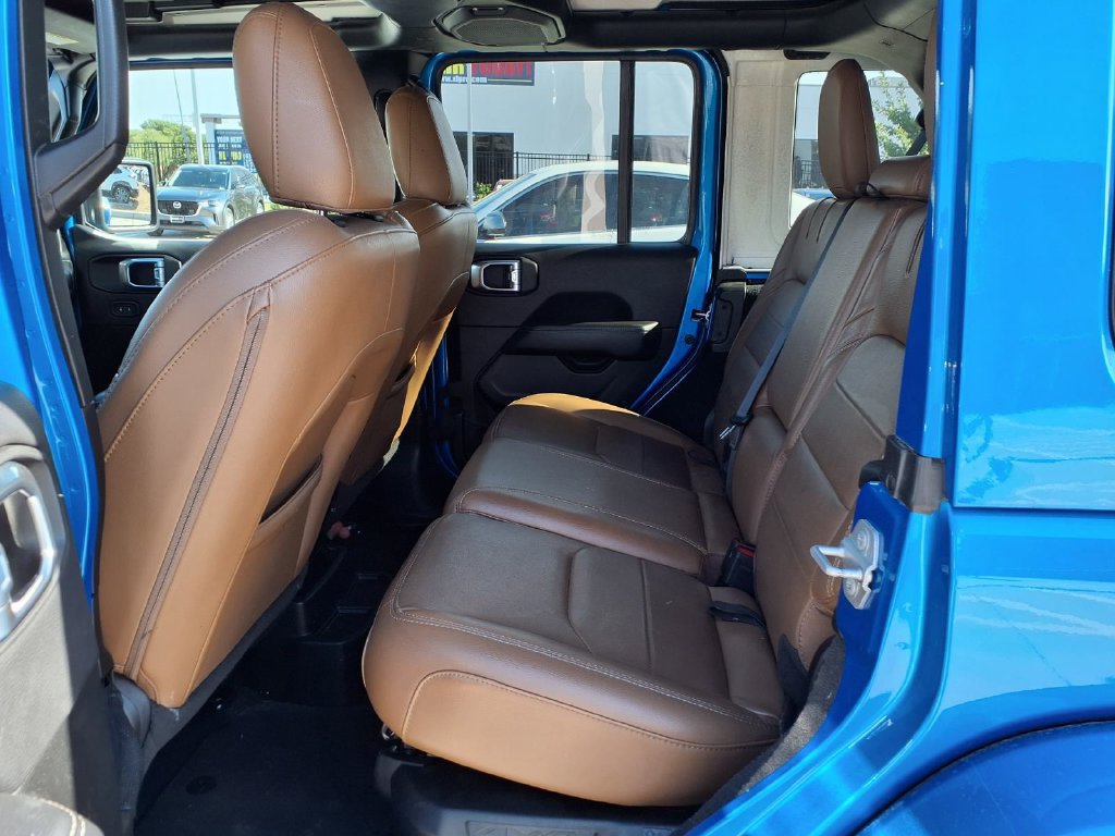 Used 2023 Jeep Wrangler Unlimited Sahara AWD/4WD image 14