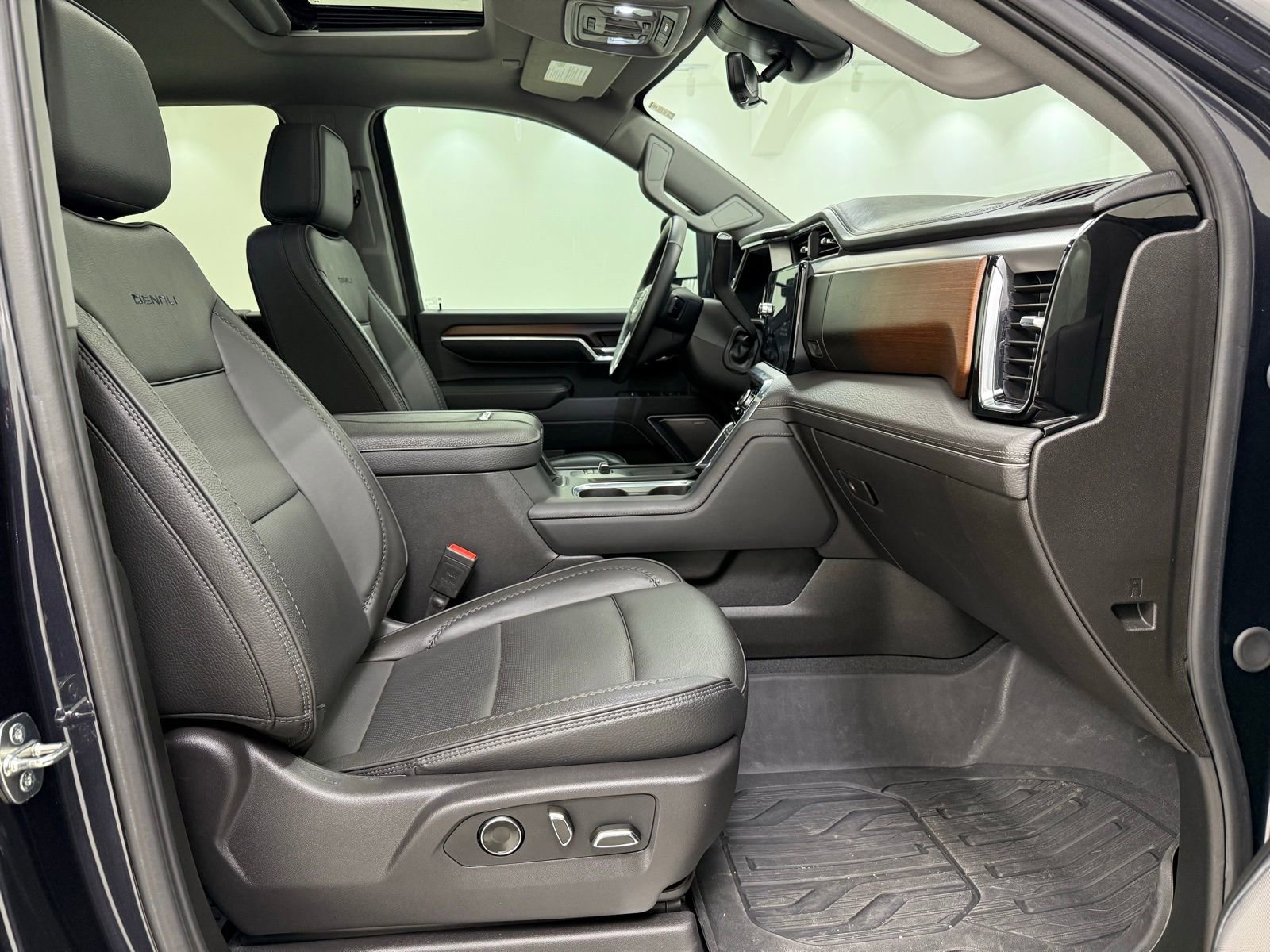 Used 2024 GMC Sierra 2500 Denali w/ Denali Reserve Package image 35