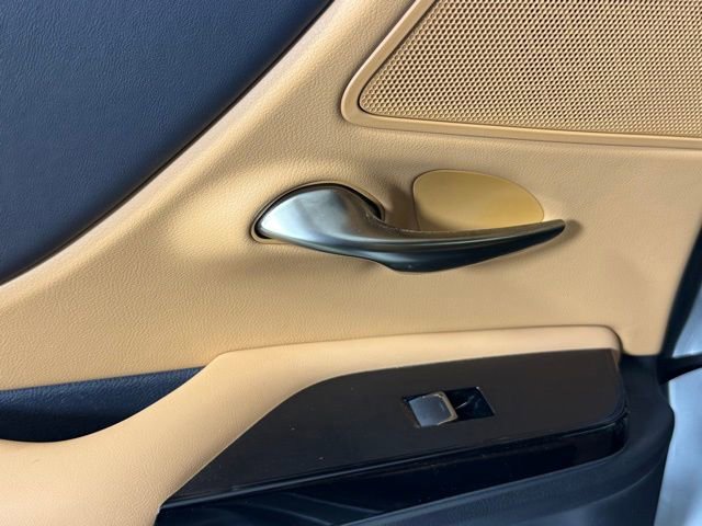 Used 2025 Lexus ES 350 w/ Premium Package image 25