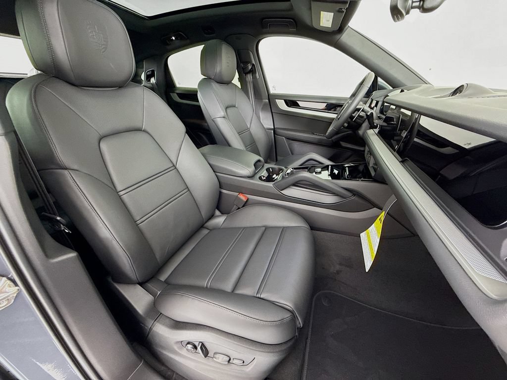 New 2026 Porsche Cayenne Coupe AWD/4WD image 32