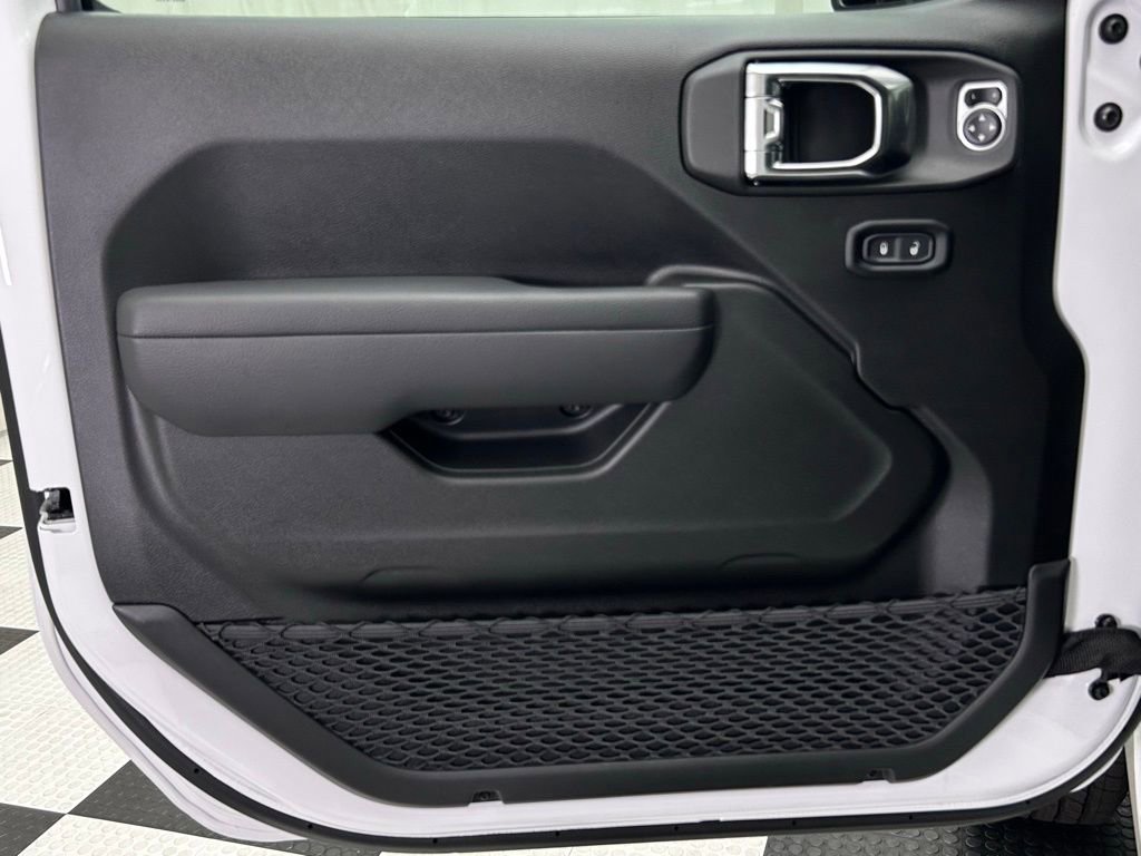 New 2025 Jeep Gladiator Sport image 11