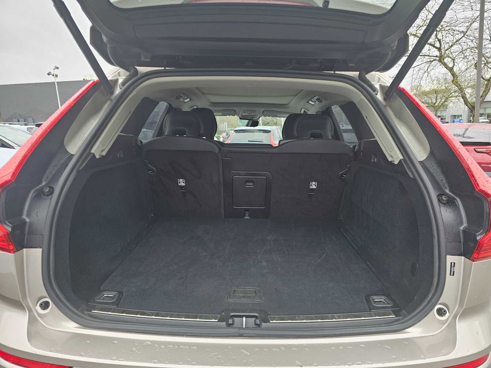 Certified 2025 Volvo XC60 B5 Plus AWD/4WD image 15