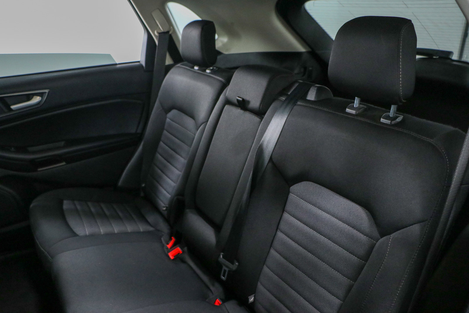 Used 2021 Ford Edge SE image 24