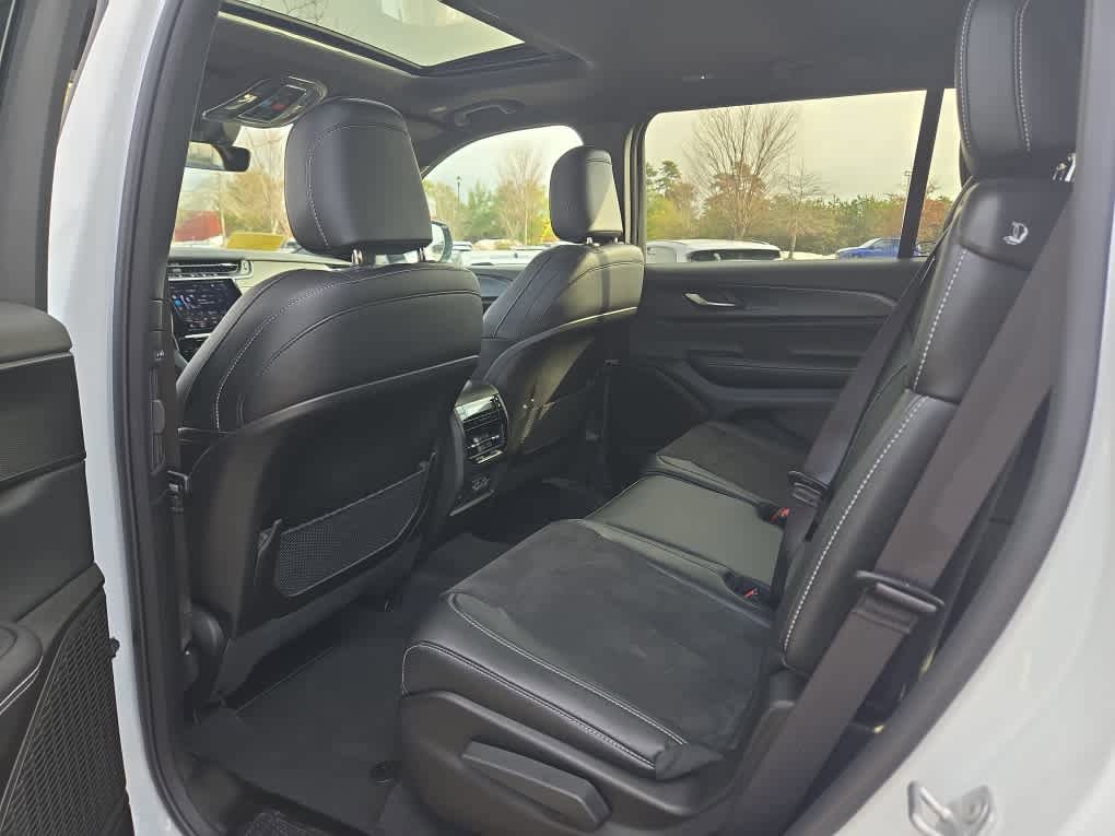 Used 2025 Jeep Grand Cherokee L Altitude AWD/4WD image 24