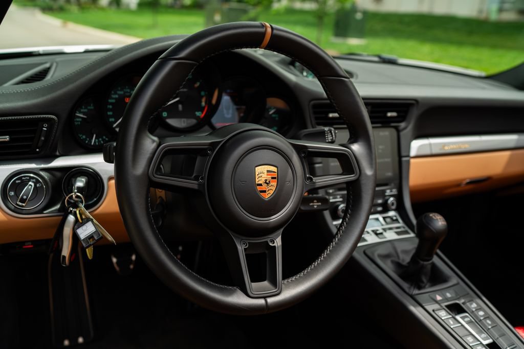 Used 2019 Porsche 911 Speedster RWD image 14