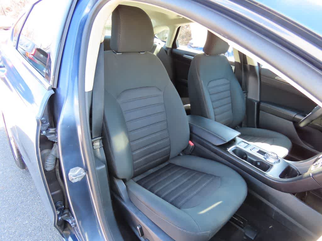 Used 2019 Ford Fusion SE image 16