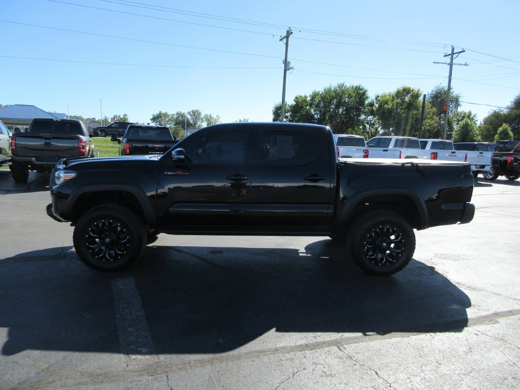 Used 2020 Toyota Tacoma TRD Off-Road AWD/4WD image 10