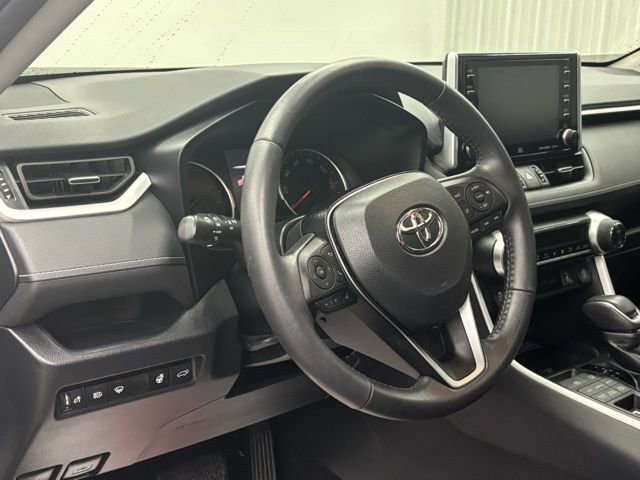 Used 2020 Toyota RAV4 XLE Premium image 17