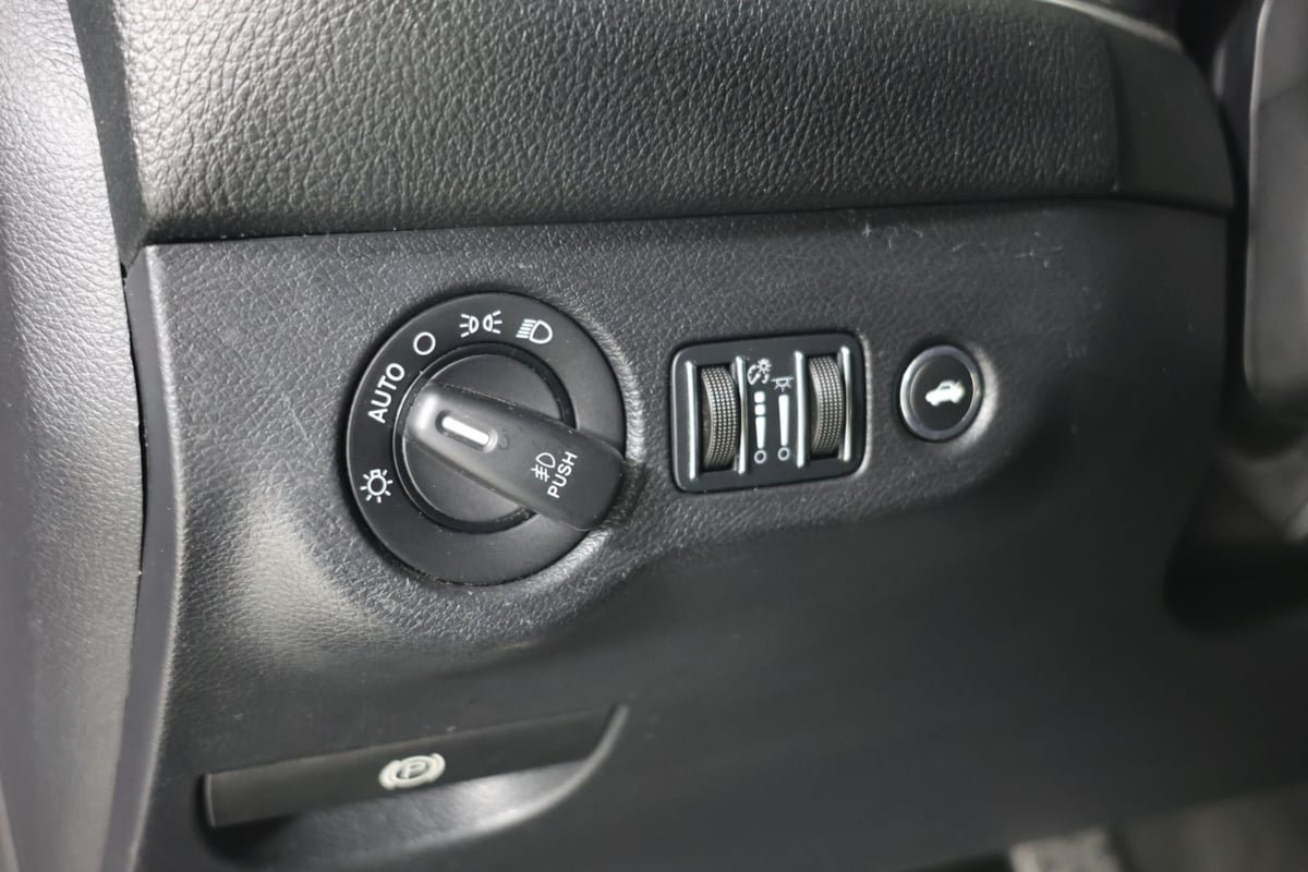 Used 2015 Dodge Challenger R/T Scat Pack RWD image 22