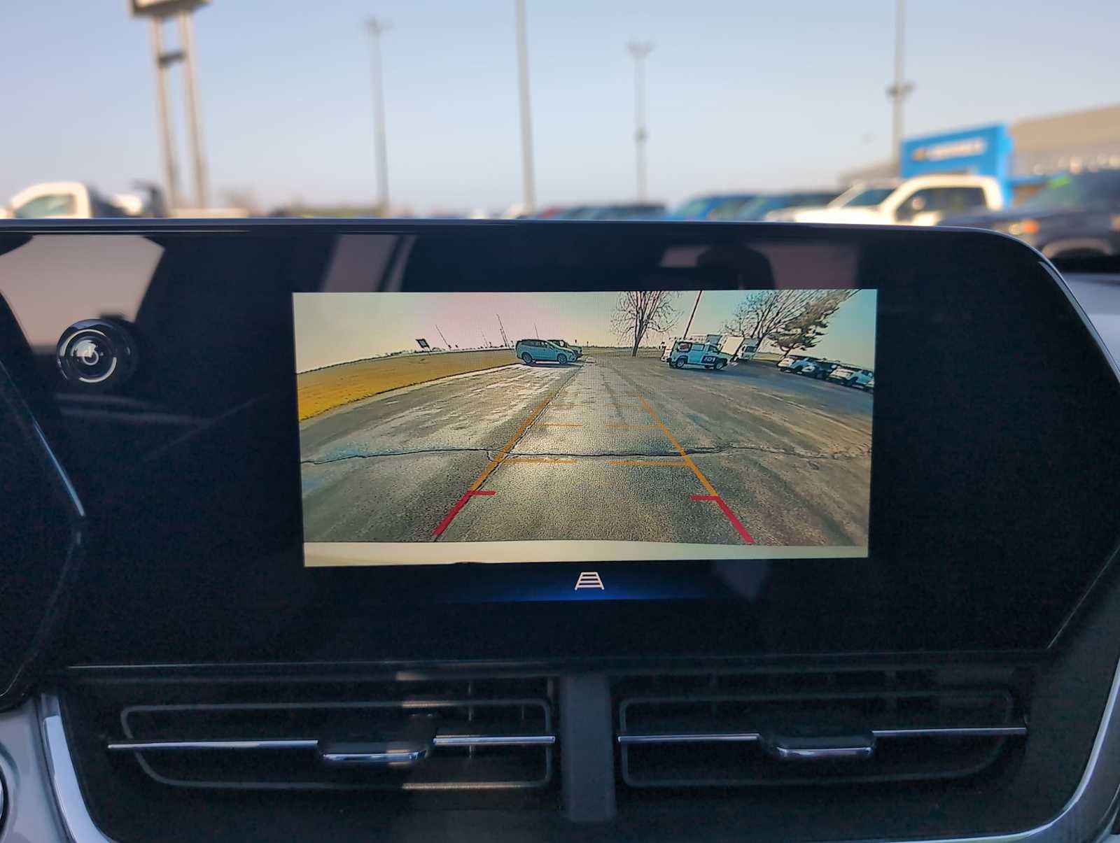 Used 2025 Chevrolet Trax LT w/ LT Convenience Package image 14