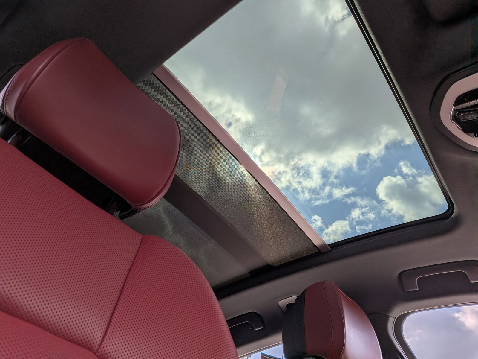 Certified 2024 Porsche Macan image 27