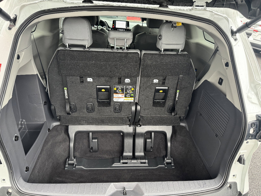 Used 2024 Toyota Sienna XLE w/ XLE Plus Package image 14