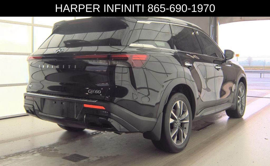 Used 2023 INFINITI QX60 Luxe w/ Performance Audio Package AWD/4WD image 3