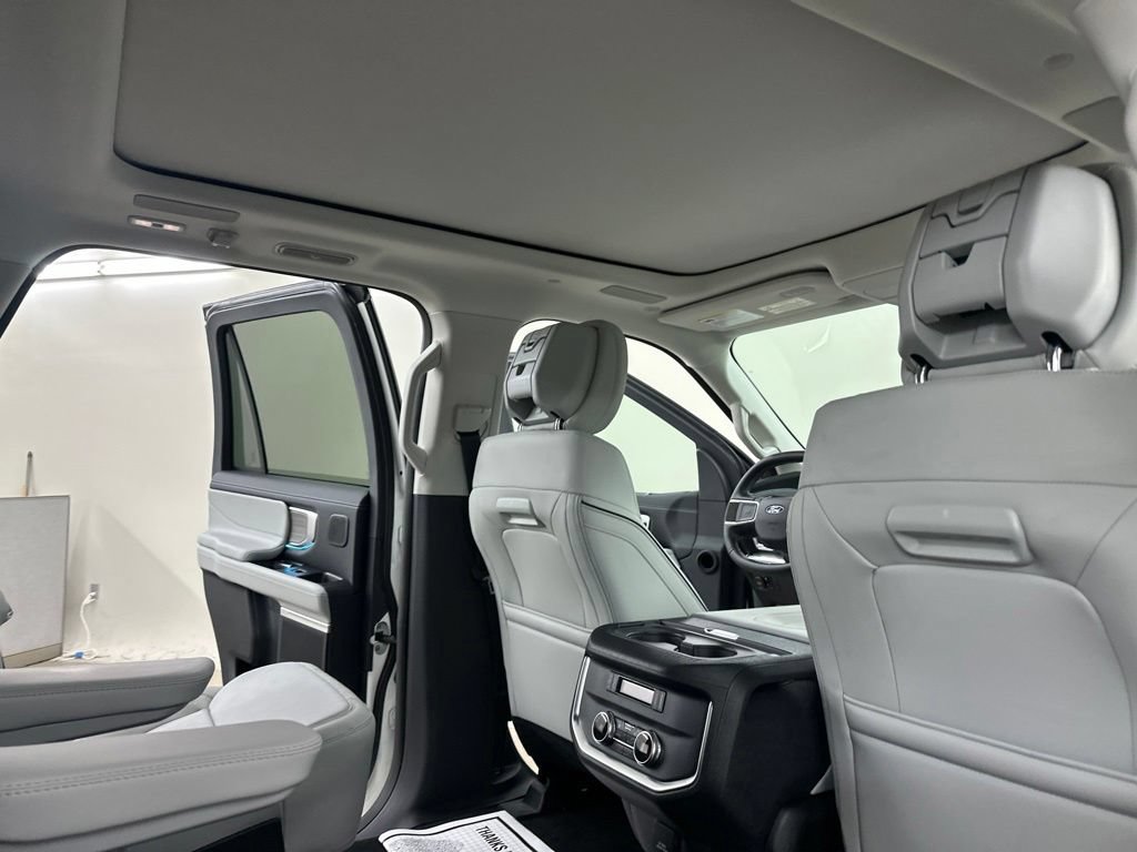 New 2027 Ford Expedition Platinum w/ Platinum Ultimate Package AWD/4WD image 24