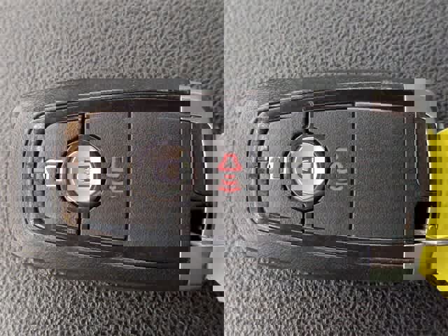 Used 2022 Ford Escape SE image 32