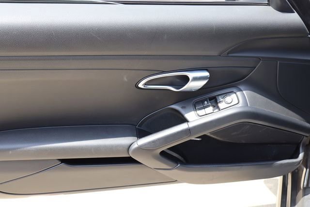 Used 2019 Porsche 718 Cayman RWD image 15