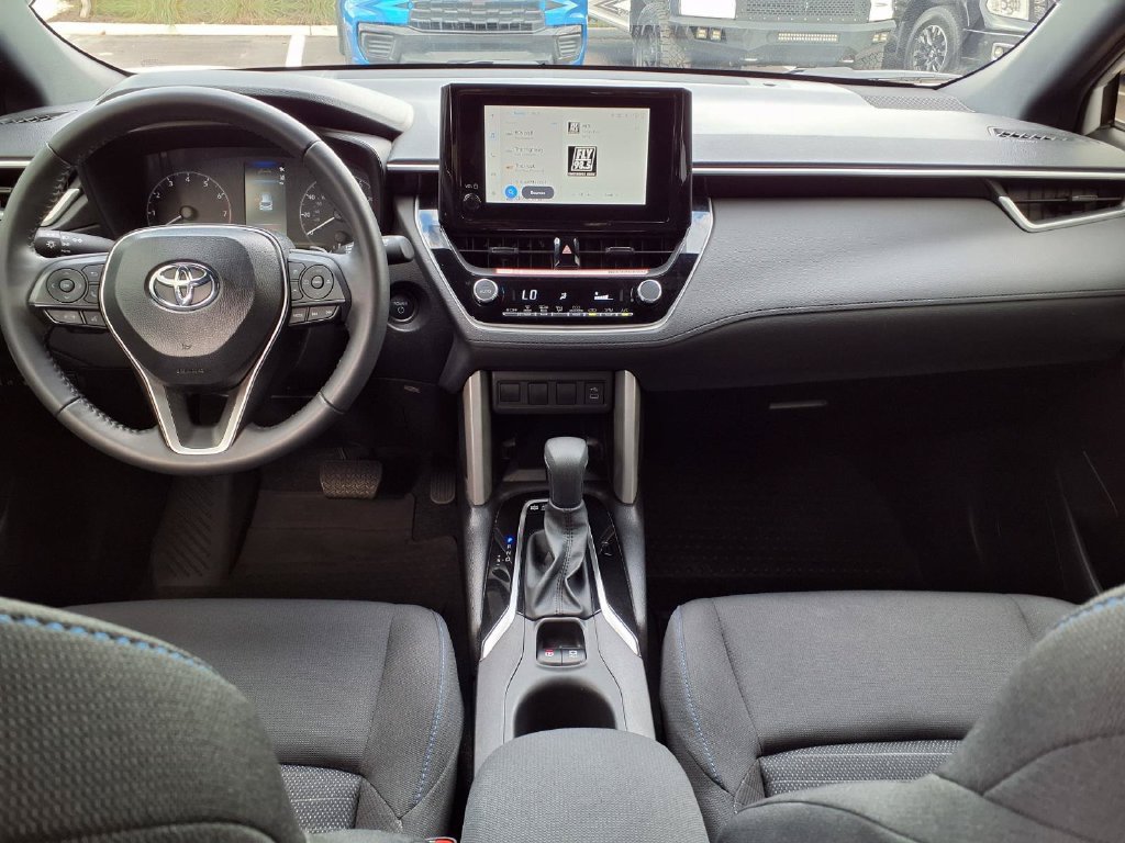 Used 2025 Toyota Corolla Cross AWD Hybrid w/ Moonroof Package image 18