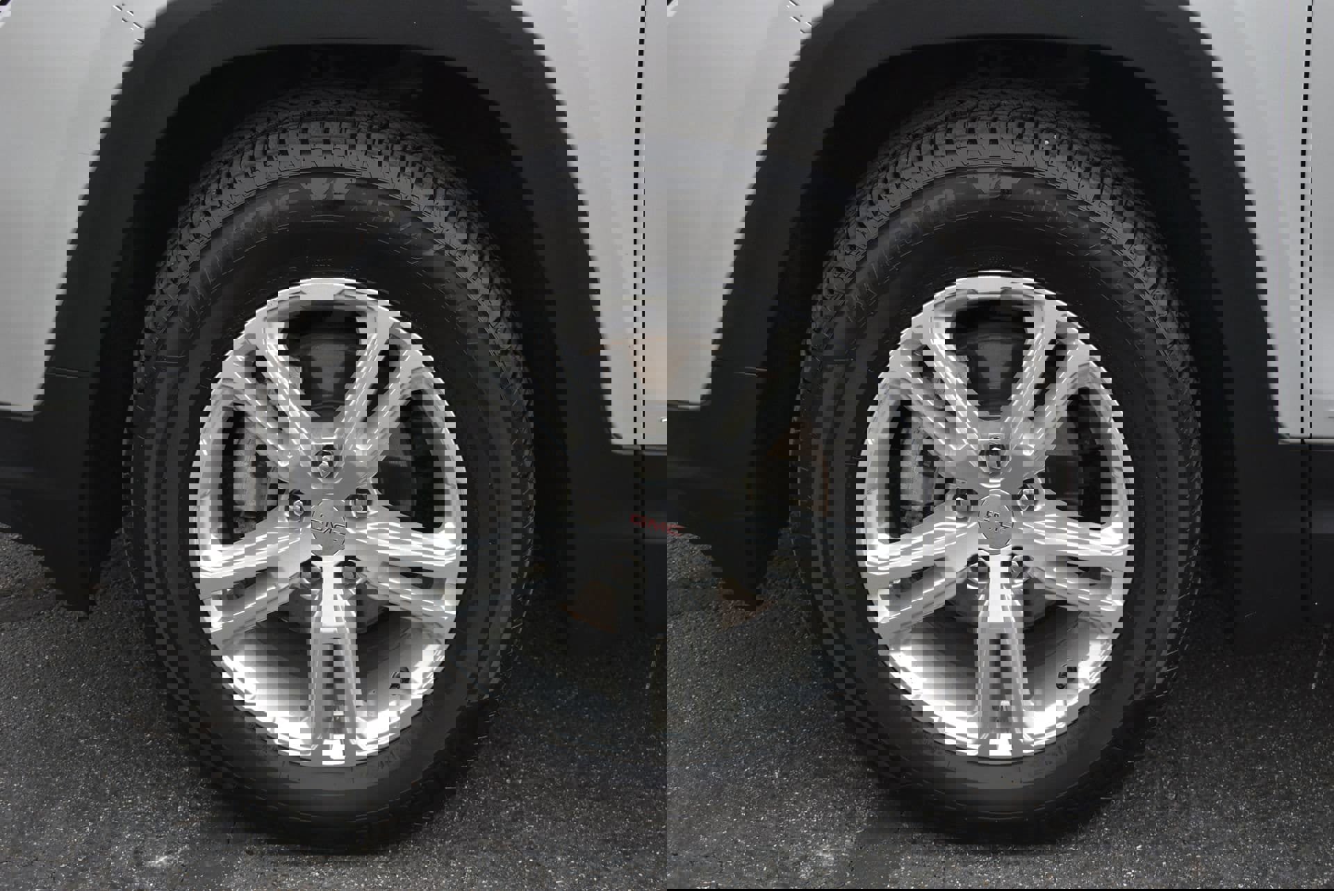 Used 2022 GMC Terrain SLE w/ Driver Convenience Package image 11