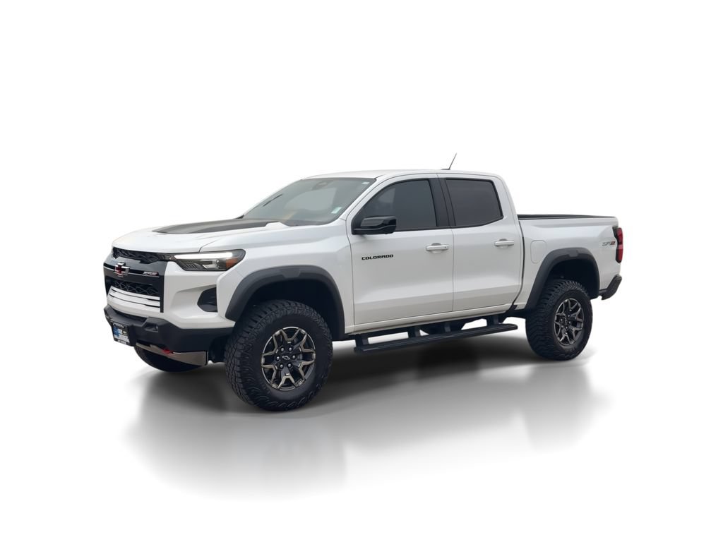 Used 2025 Chevrolet Colorado ZR2 w/ Technology Package AWD/4WD image 4
